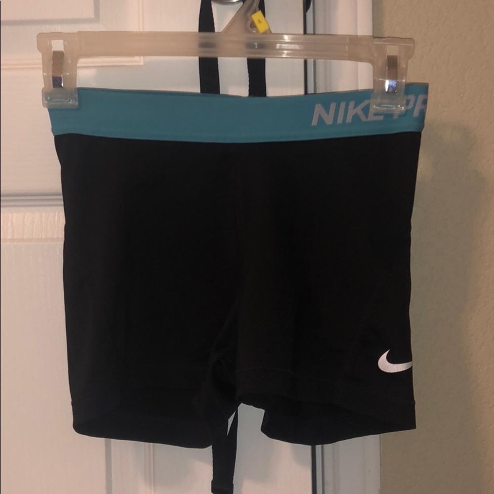 Black Nike Pros